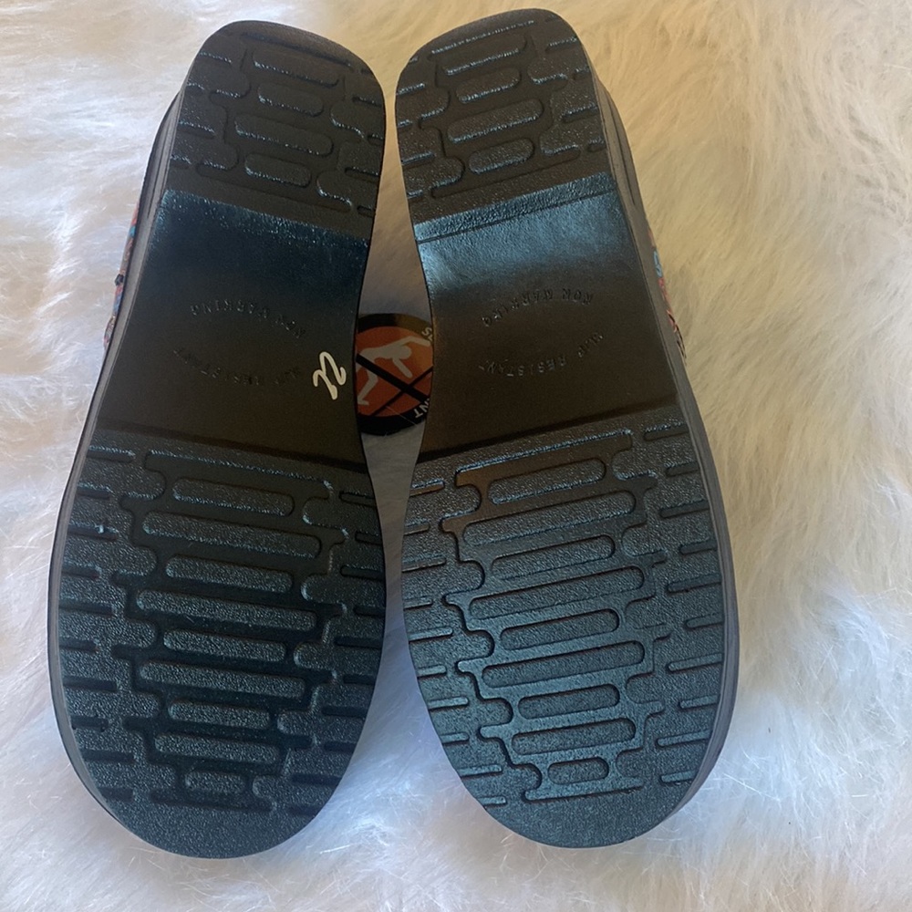 East Street Slip-Resistant Clog, Size 11W - Picture 5 of 6